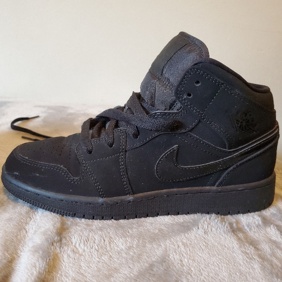 Nike Air Jordan 1 Mid Triple Black - Picture 10 of 16